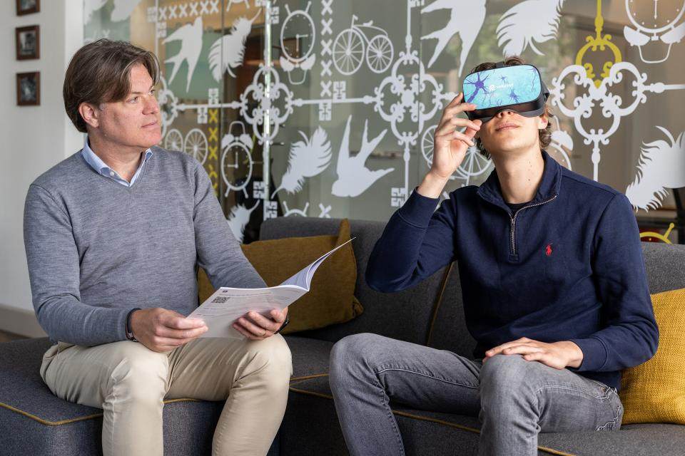 VR